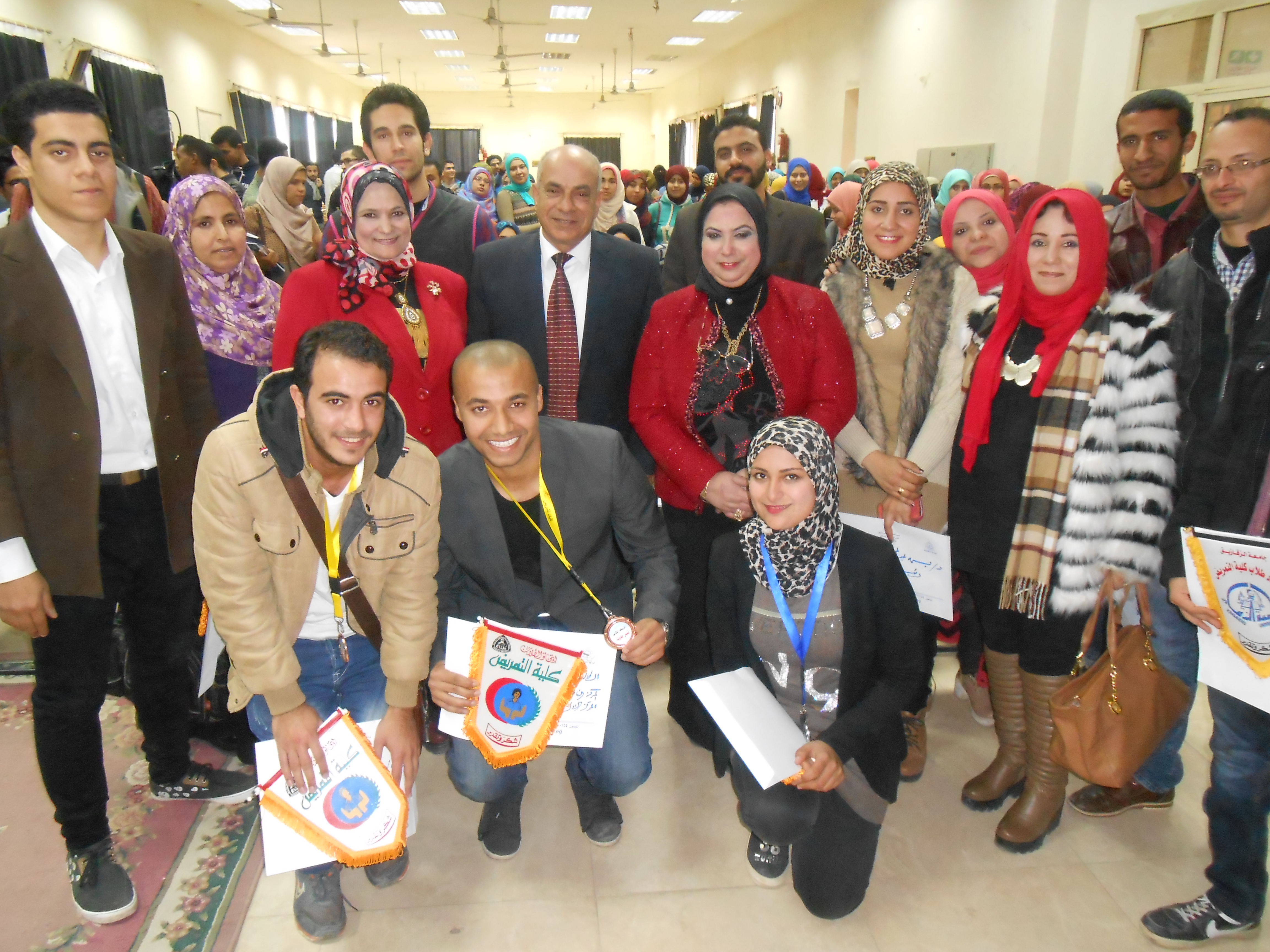 تكريم الطلاب الفائزين فى الملتقى القمى الثانى لكليات التمريض بالجامعات المصرية
