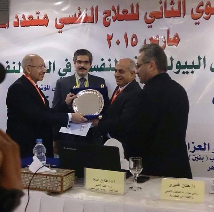 تكريم الاستاذ الدكتور عبدالله عسكر  عميد الكلية لجهوده فى تطوير منظومة الصحة النفسية والعلاج النفسي ..