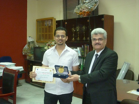 أ.د/ عبدالناصر حسين رياض يكرم د/ أحمد صلاح