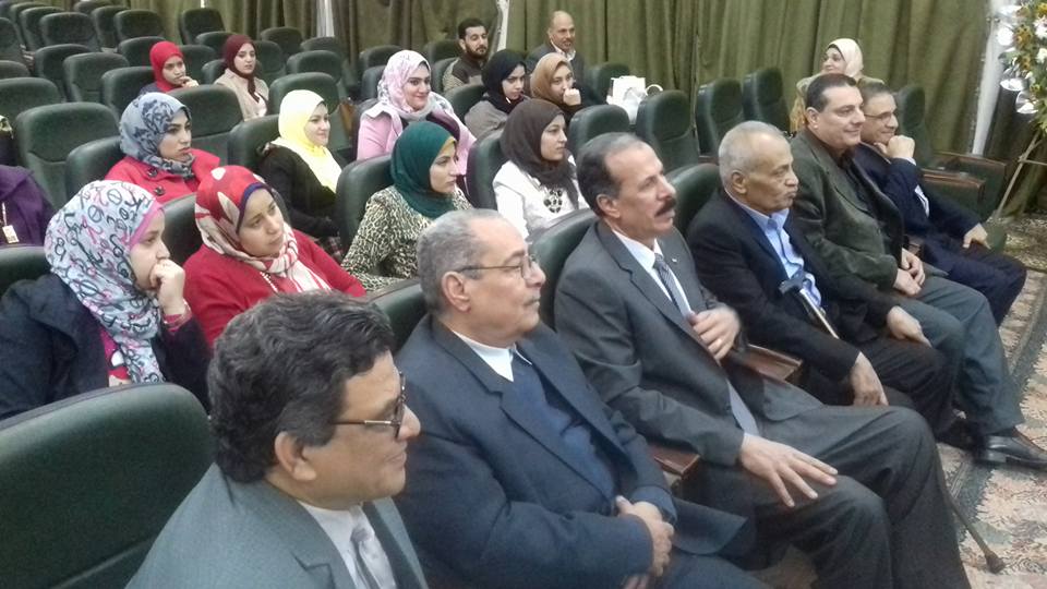 حضور الاستاذ الدكتور /عبدالحكيم نور الدين رئيس الجامعة مناقشة رسالة ماجستير بكلية الاداب