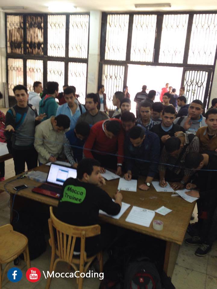 حملة تعريفية بنشاط تعليم البرمجة مجانا لطلبة الكلية