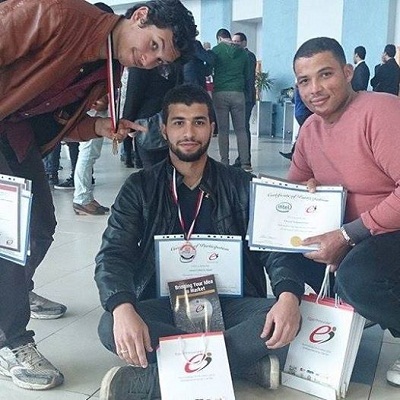 وزير الاتصالات يكرم الطالب / احمدجمال المهدى