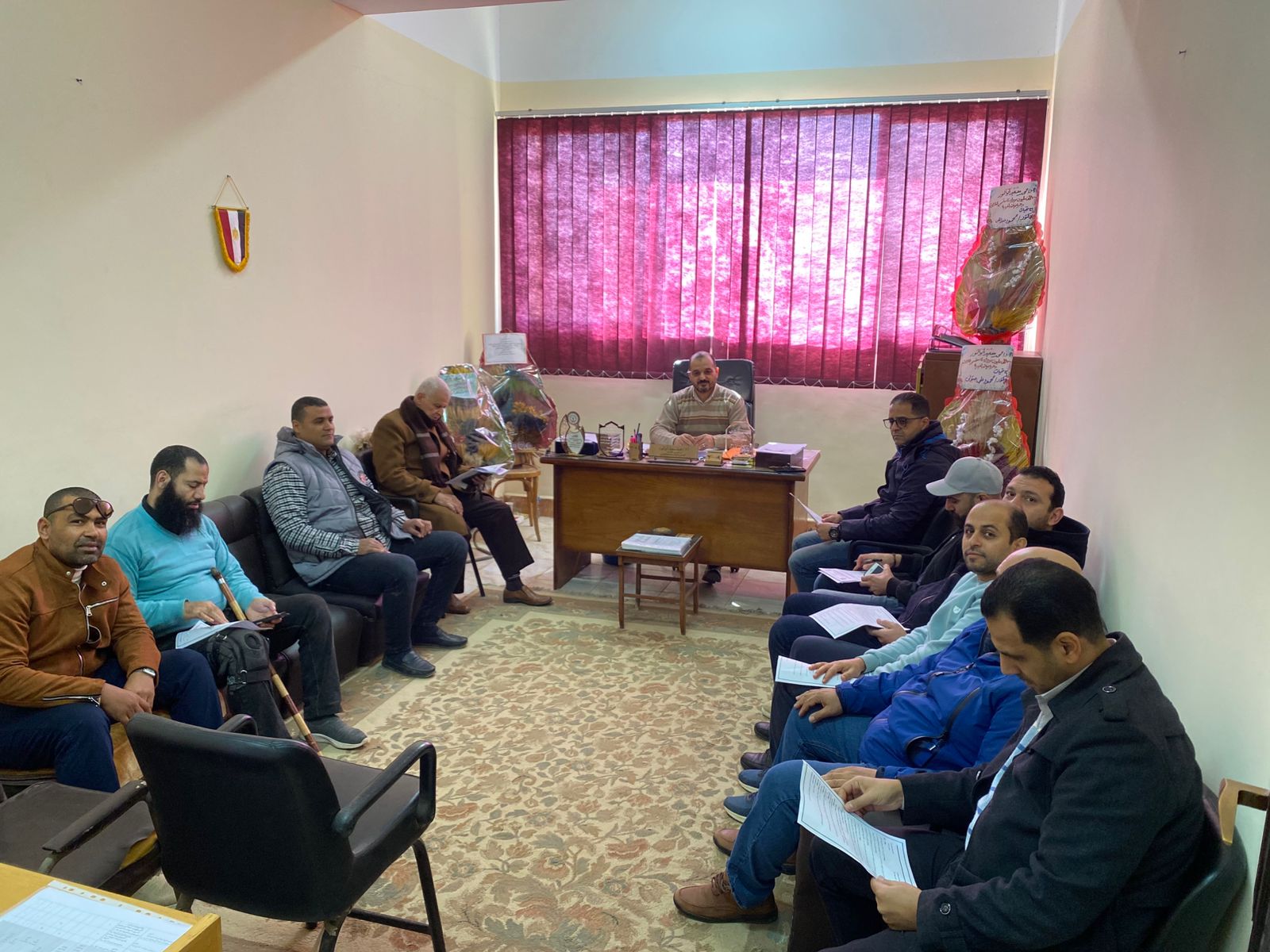 جانب من اجتماع السادة أعضاء هيئة التدريس بالقسم